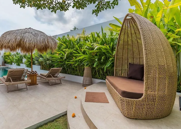 Luna 4br Dual Living, Pool & Bbq Villa Seminyak
