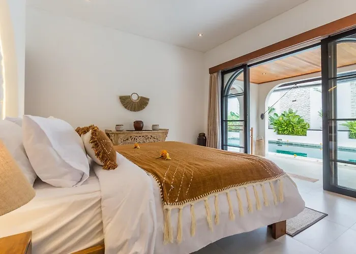 Luna 4br Dual Living, Pool & Bbq Villa *