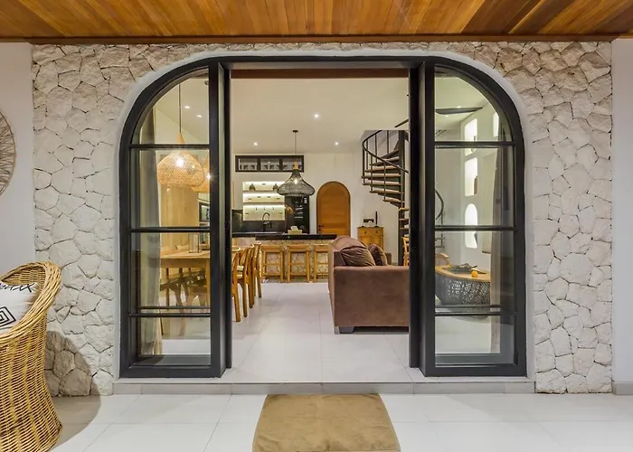 Luna 4br Dual Living, Pool & Bbq Villa *