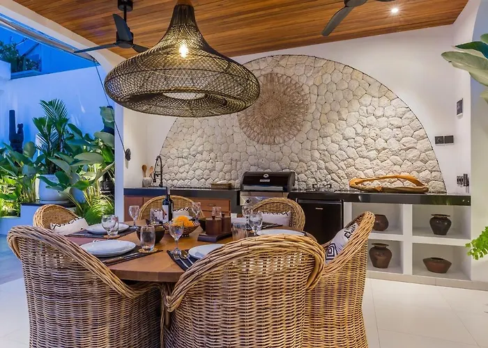 Villa Luna 4br Dual Living, Pool & Bbq *