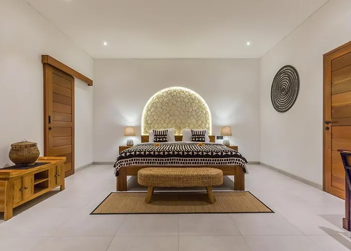 Luna 4br Dual Living, Pool & Bbq Villa