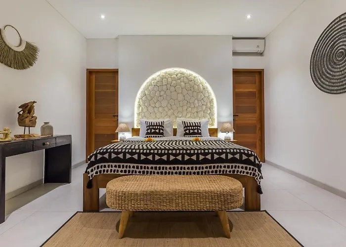Luna 4br Dual Living, Pool & Bbq Villa