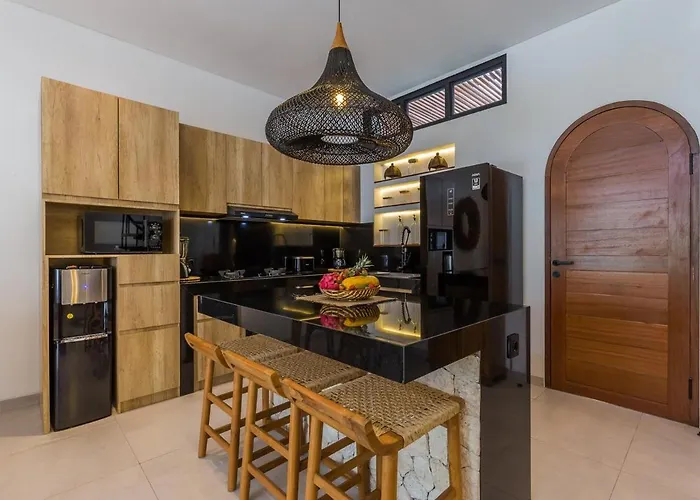 Villa Luna 4br Dual Living, Pool & Bbq *