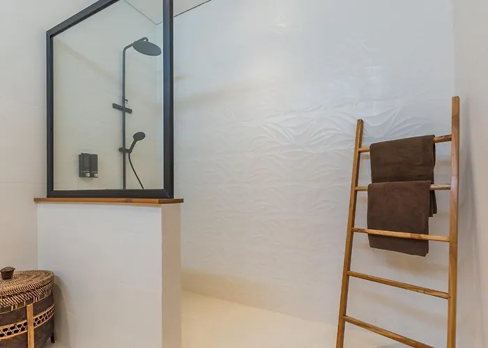 Luna 4br Dual Living, Pool & Bbq