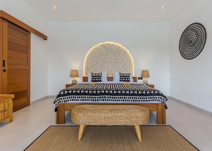 Luna 4br Dual Living, Pool & Bbq * スミニャック