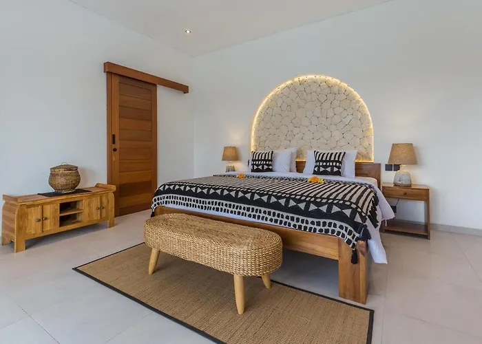 Luna 4br Dual Living, Pool & Bbq Villa Seminyak