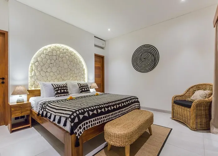 Luna 4br Dual Living, Pool & Bbq Villa Seminyak
