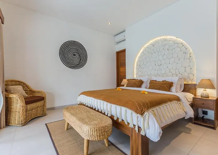 Luna 4br Dual Living, Pool & Bbq Villa Seminyak