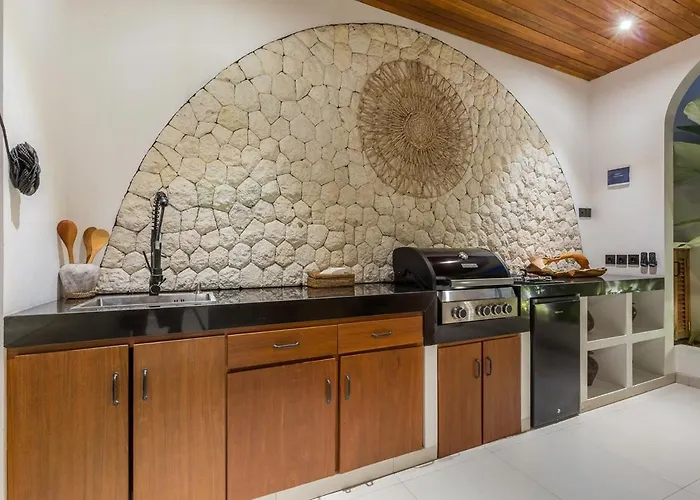 Luna 4br Dual Living, Pool & Bbq