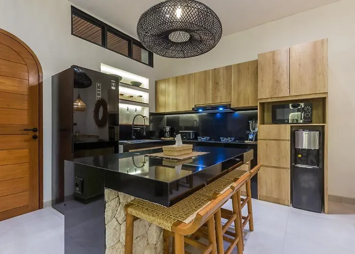 Luna 4br Dual Living, Pool & Bbq Seminyak