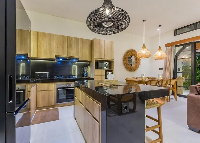 Luna 4br Dual Living, Pool & Bbq *